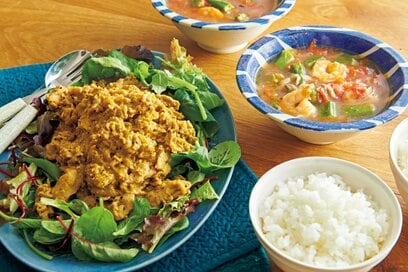 やわらかジューシーなキウイポーク。副菜はピリ辛スープを添えて