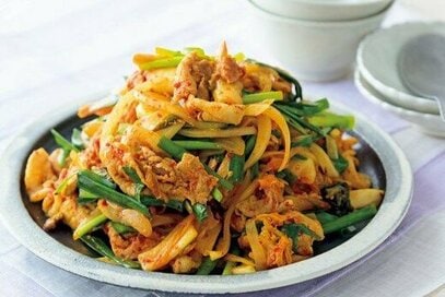 スタミナたっぷり「豚キムチ」レシピ。味つけも最小限で、ご飯がすすむ