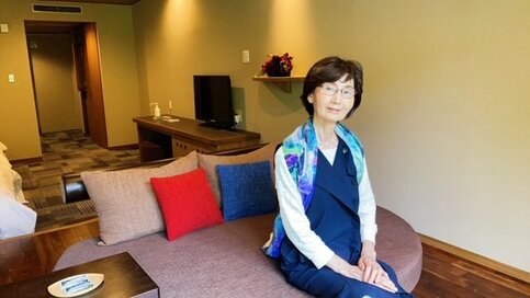 76歳の母が歩きスマホの若者のせいで転倒。なのに思う他人のこと