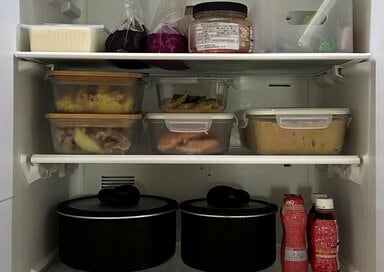 50代ひとり暮らしの「冷蔵庫の中身」。冷凍食品を買わない代わりに常備しているもの