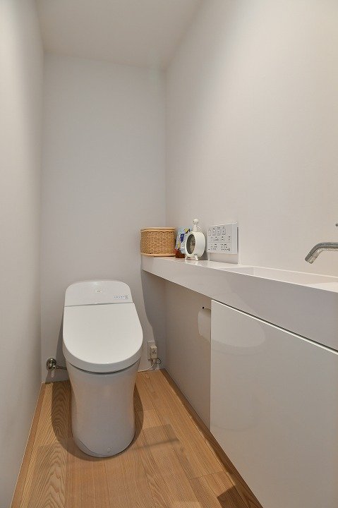 カウンター付きトイレ