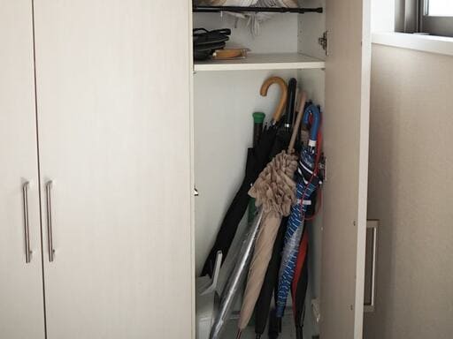 傘収納用の高さのあるスペース