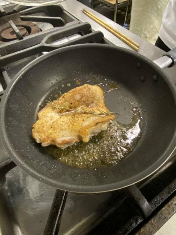 フライパンに料理