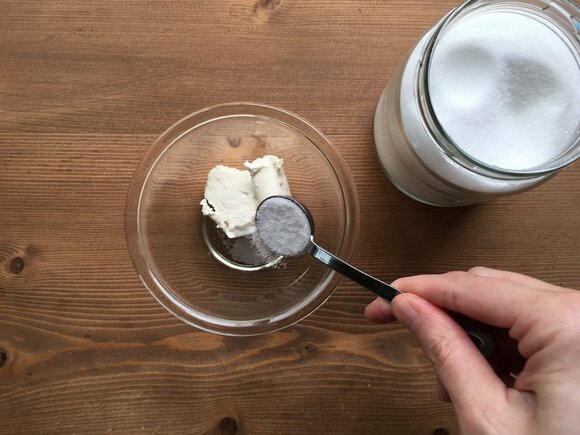 クリームチーズにグラニュー糖を混ぜ合わせただけ