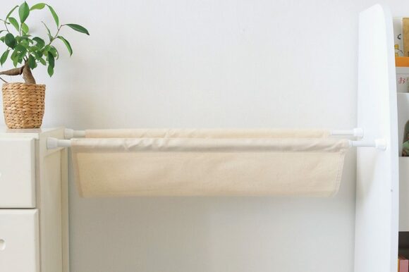 布を使ったつっぱり棚はアレンジ自在で手入れもラク