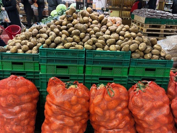 スーパーに並ぶジャガイモ