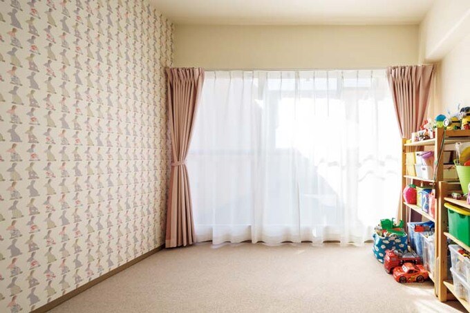 ウサギ柄のアクセントクロスを貼った子ども室