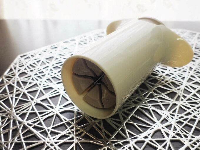 グレージュのパーツ（フタ）