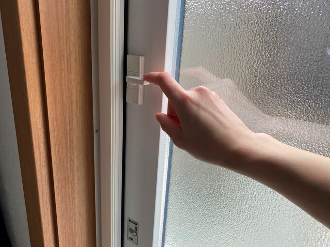 勝手口には鍵が2つついている