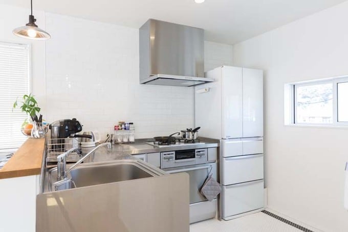 L字型のステンレスキッチン