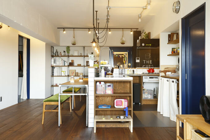 梁を活用して間接照明