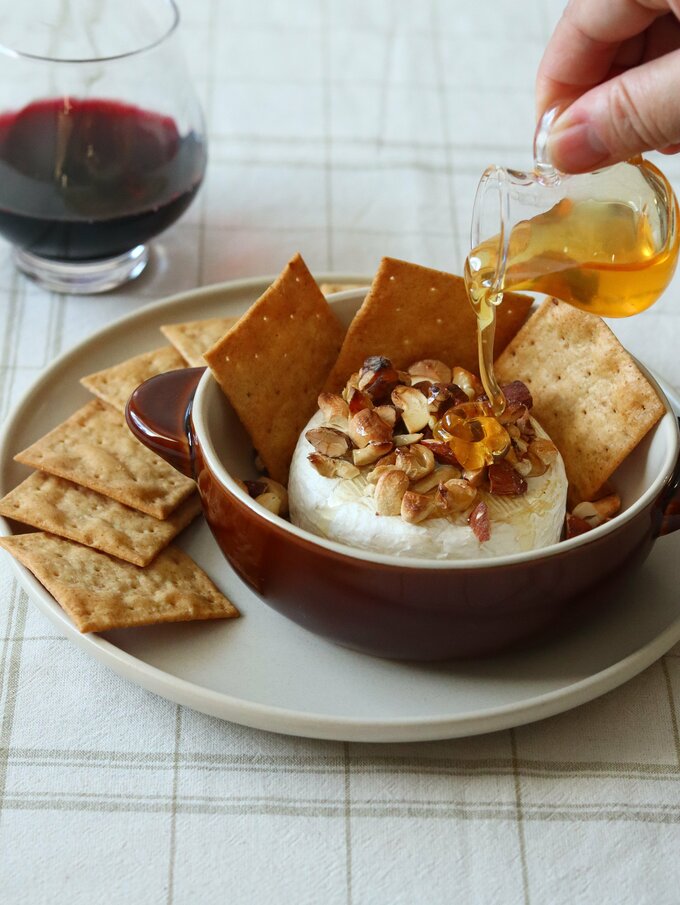 焼きカマンベールのハニーナッツ