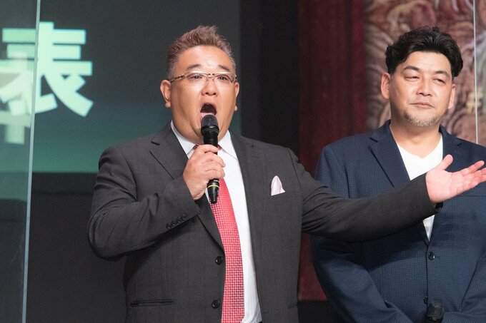 サンドウィッチマンの伊達みきおさん(左)、富澤たけしさん(右)