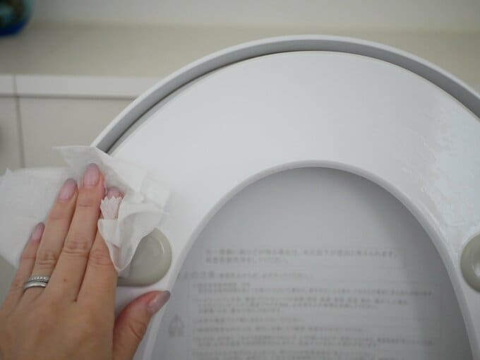 便座の裏もしっかり掃除