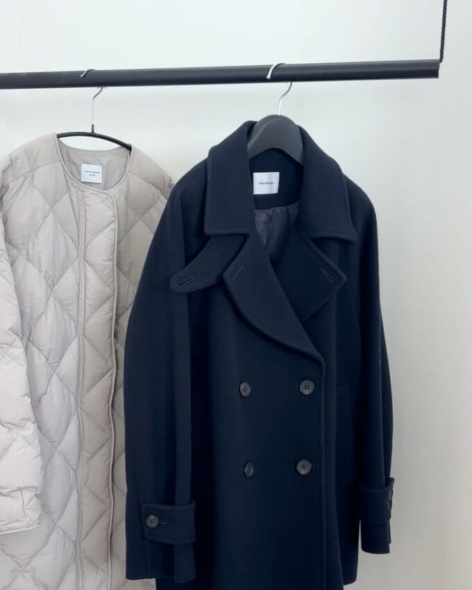 ネイビーのピーコート