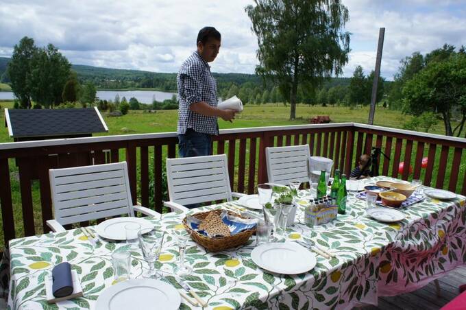 外にテーブルなど
