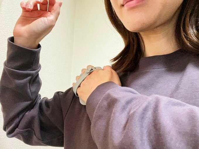 肩甲骨周辺をほぐす