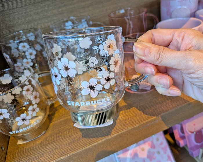 スタバの桜シリーズ」2026年は“大人っぽピンク”に注目。コラボ