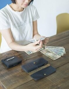 生活費は月1回下ろして財布の中で管理