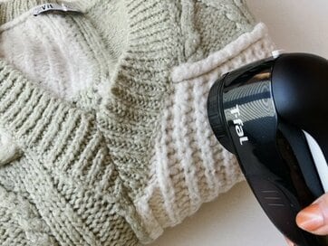 50代になった元祖・節約主婦。「毛玉取り」で服もバッグも見違えるほどピカピカに