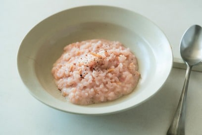 ピンク色がかわいすぎる、干しエビとクリームチーズのリゾット＜長谷川あかりさんレシピ＞