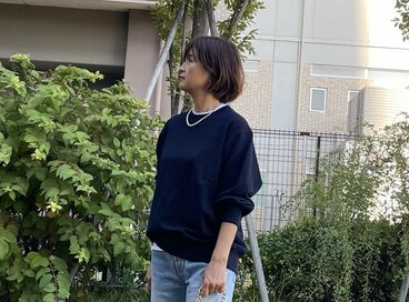 50代、「ユニクロのスウェット」着まわし3コーデ。あか抜けるコツは“白”