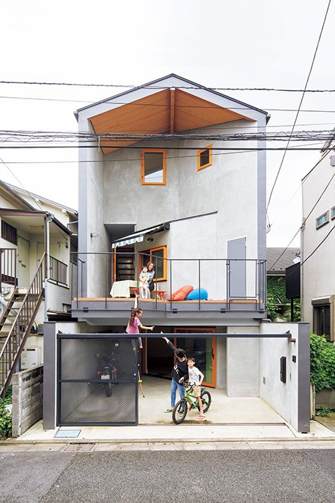 2階テラスやフロントヤードによりボーダレスも住まいと外部をつなぐ