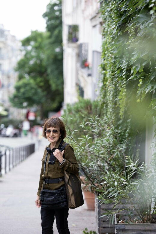 パリ、弓さん笑顔