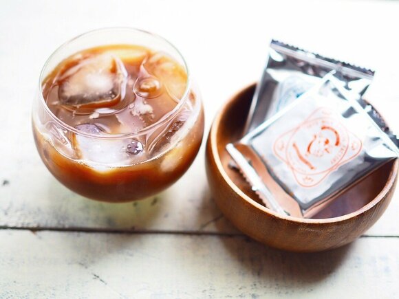 シンプルグラスとアカシアボウル