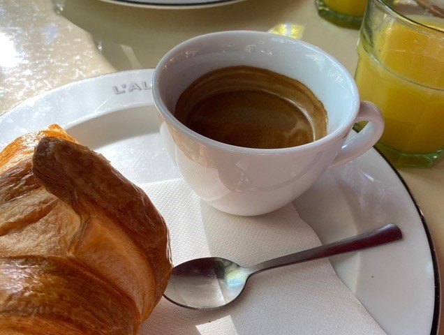 クロワッサンとエスプレッソ