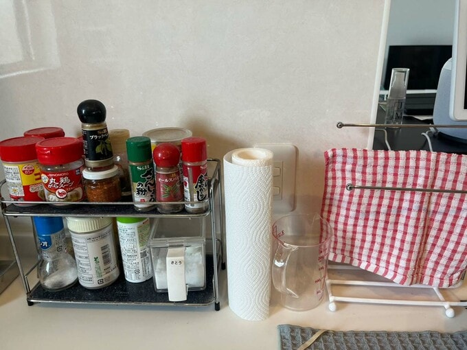 埋もれているコンセント