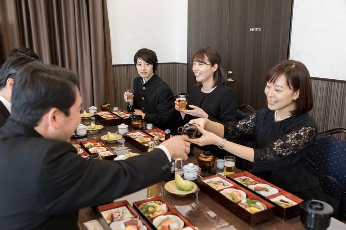 葬儀後の会食