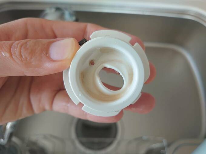 水筒の口部分に汚れ