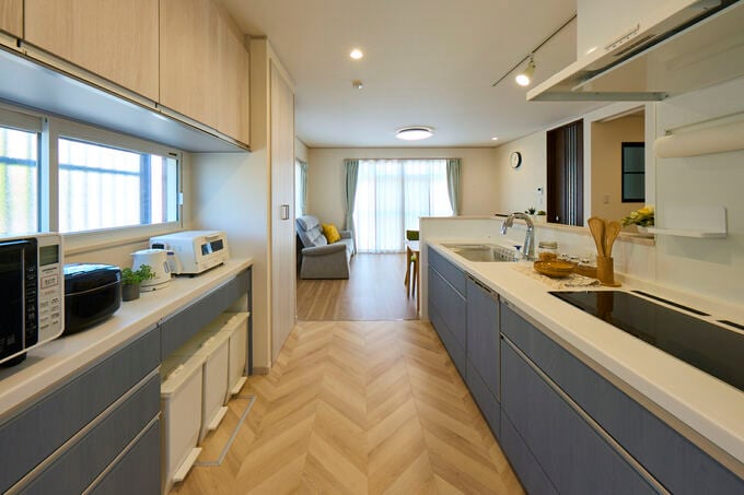 ブルーグレーのキッチン