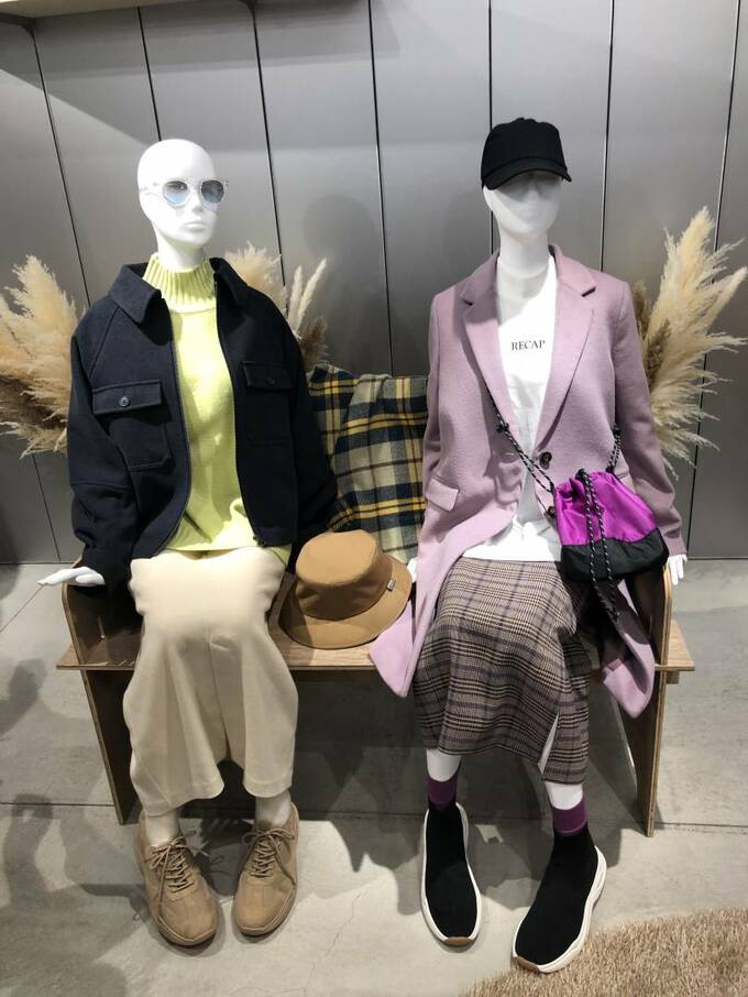 カジュアル感も加味したスタイルに