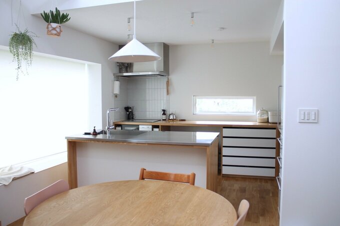 ダイニングから見たキッチン