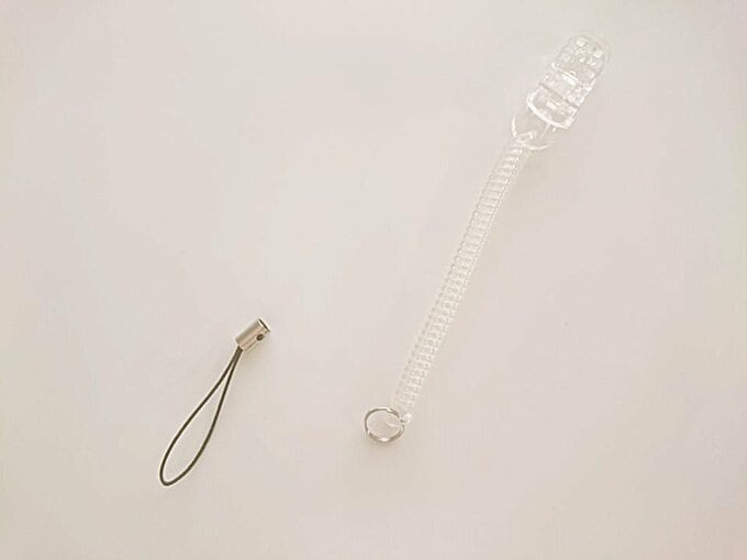 スプリングコードについているストラップをはずします