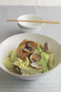 キャベツにアサリのうま味がたっぷり