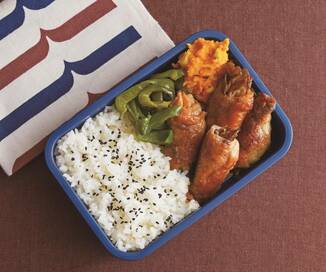 電子レンジで時短弁当。キノコの肉巻き、カボチャのチーズサラダ