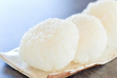 農家直伝「ふんわり塩むすび」のつくり方。新米のおいしさを堪能