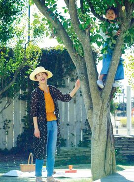 ユニクロの花柄ワンピを大人女子が着まわし！そのままでもガウン風にも活躍