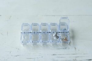 パーツケースにアクセサリーを1つずつイン！