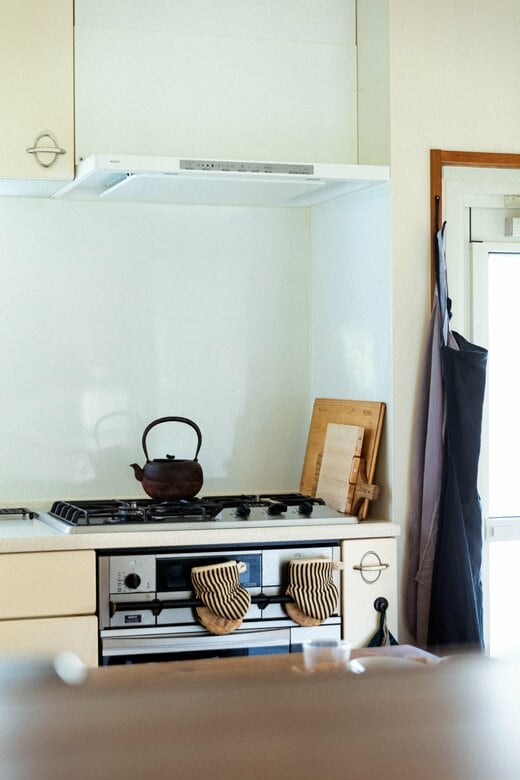 南部鉄器が置かれたキッチン