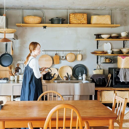 素材と色が統一されたキッチン