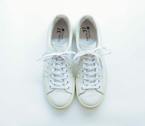 37白シューズ