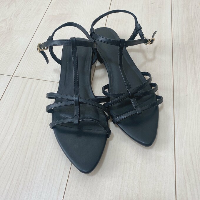 ポインテッドフラットサンダル