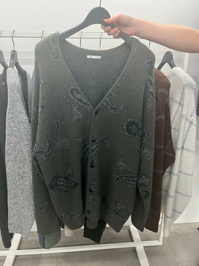 ブラッシーニットVネックカーディガン(ペイズリー)