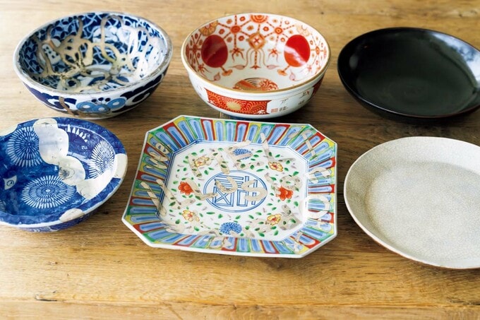 古い器に銀彩を施した安田奈緒子さんの大皿