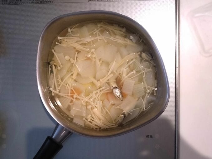 まとめて水煮。このあと保存容器に入れて冷蔵庫へ