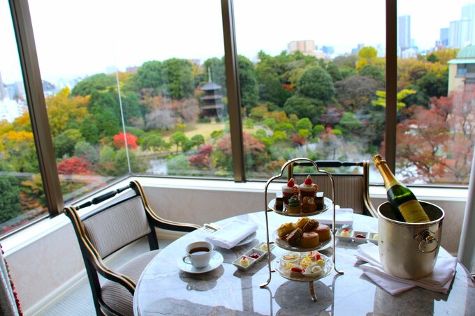 景色も楽しめるアフタヌーンティー